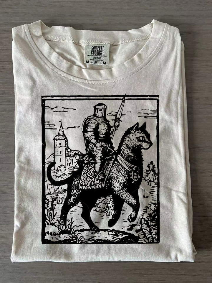 Knight Cat Rider Vintage Crew Neck T-shirts